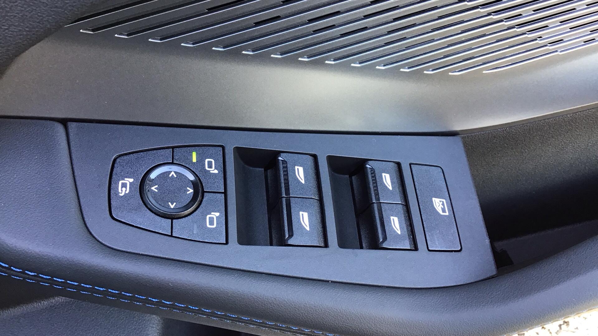 BMW 2 Series view 26