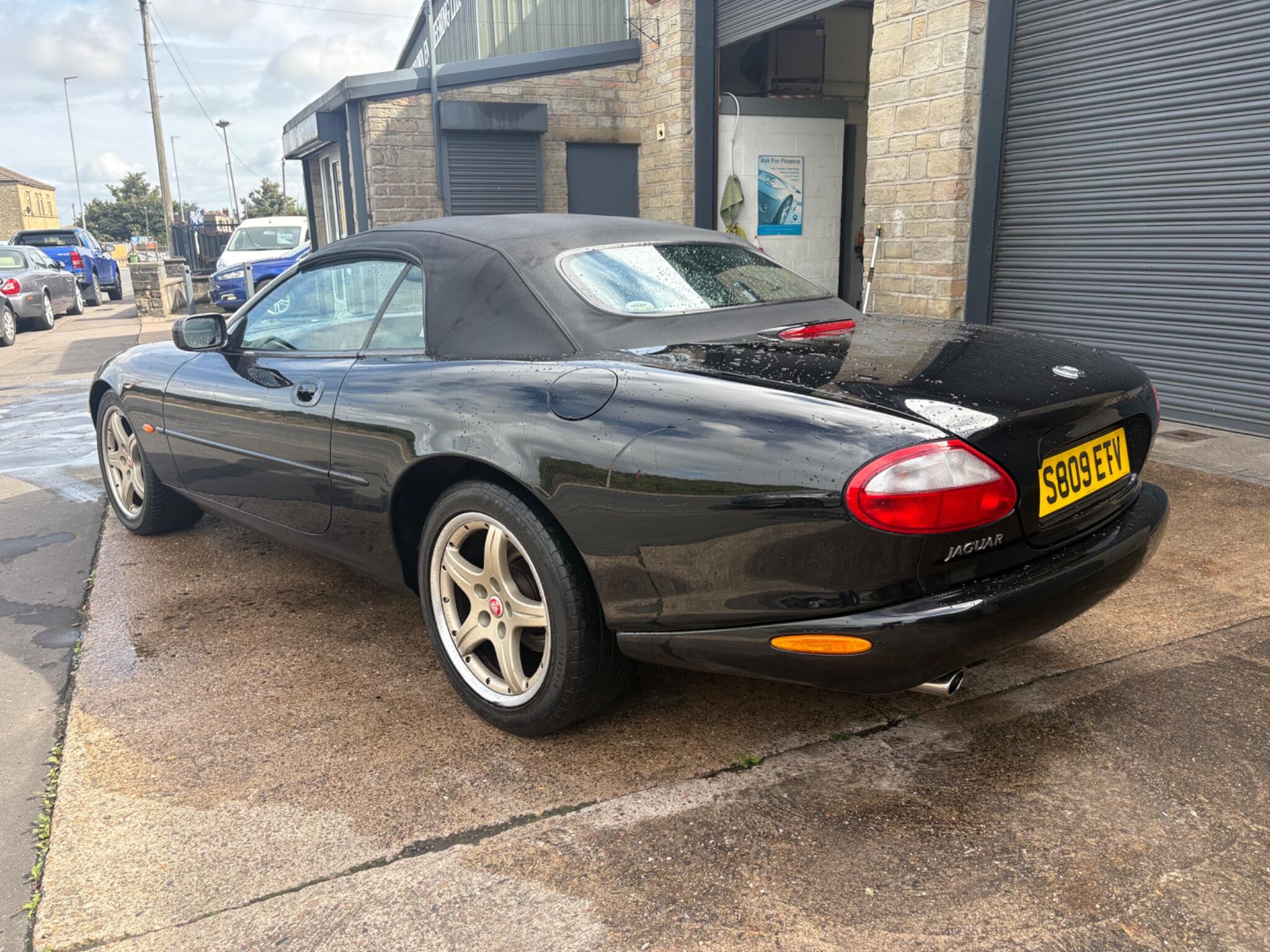 Jaguar XK8 view 11