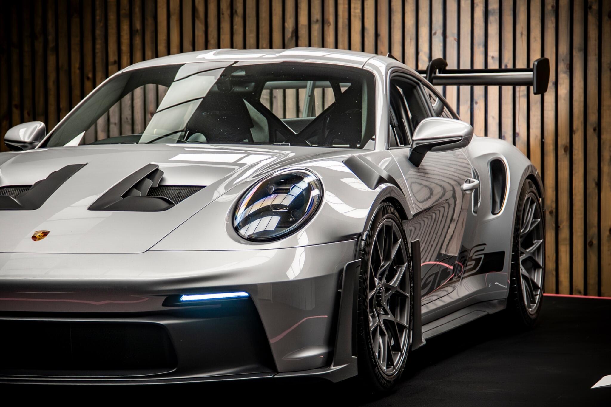 Porsche 911 view 13