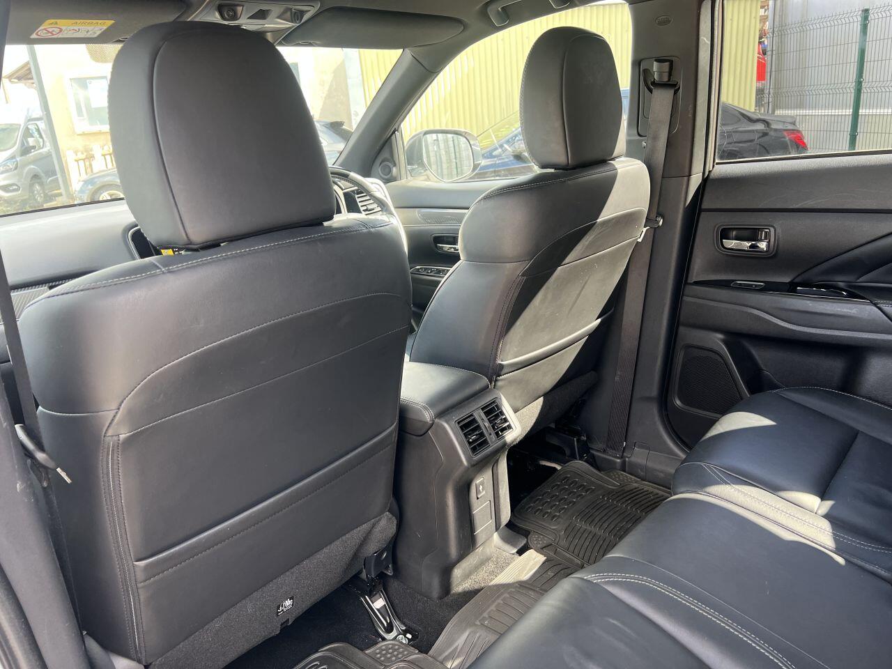Mitsubishi Outlander view 27