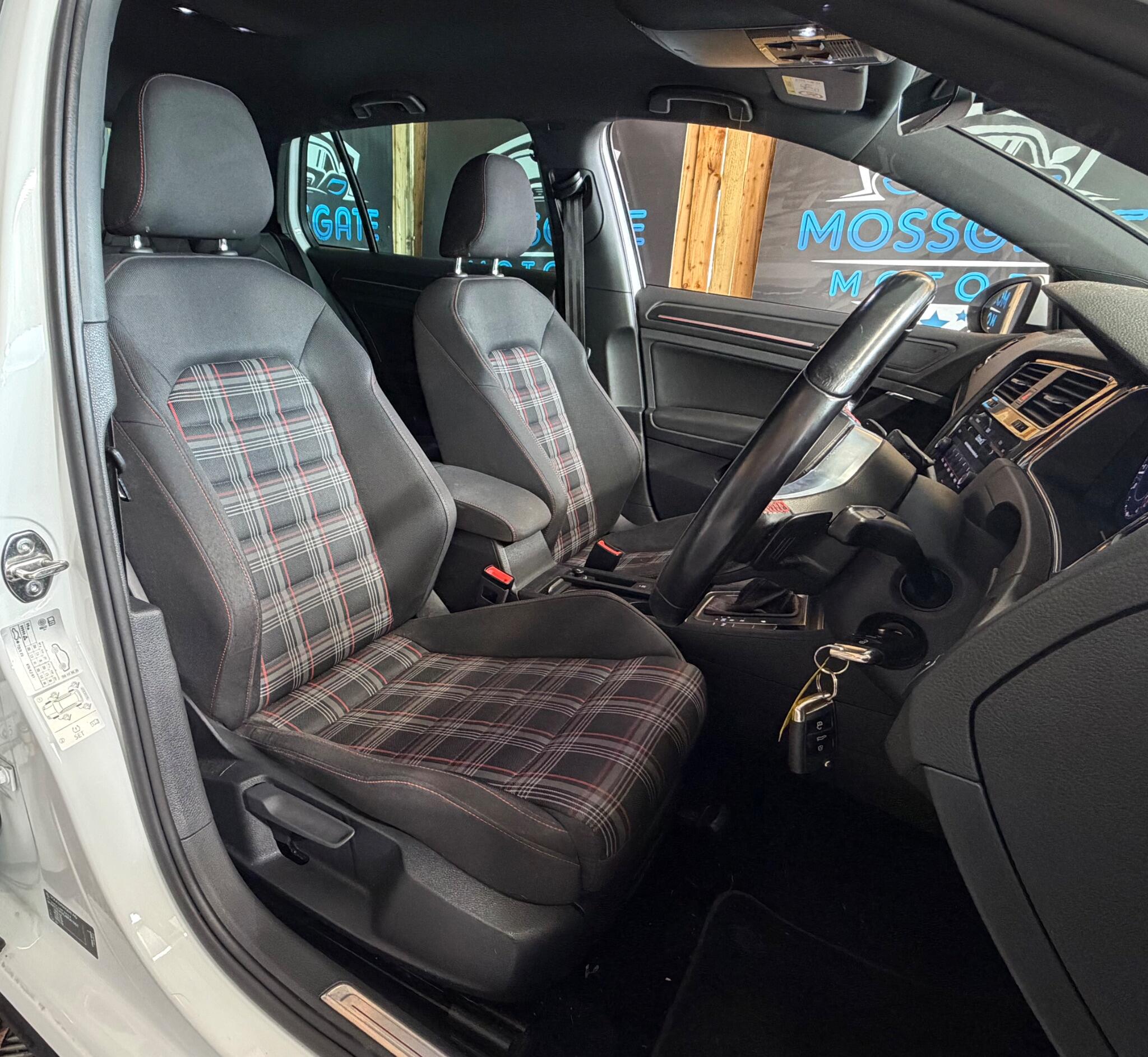 Volkswagen Golf view 18