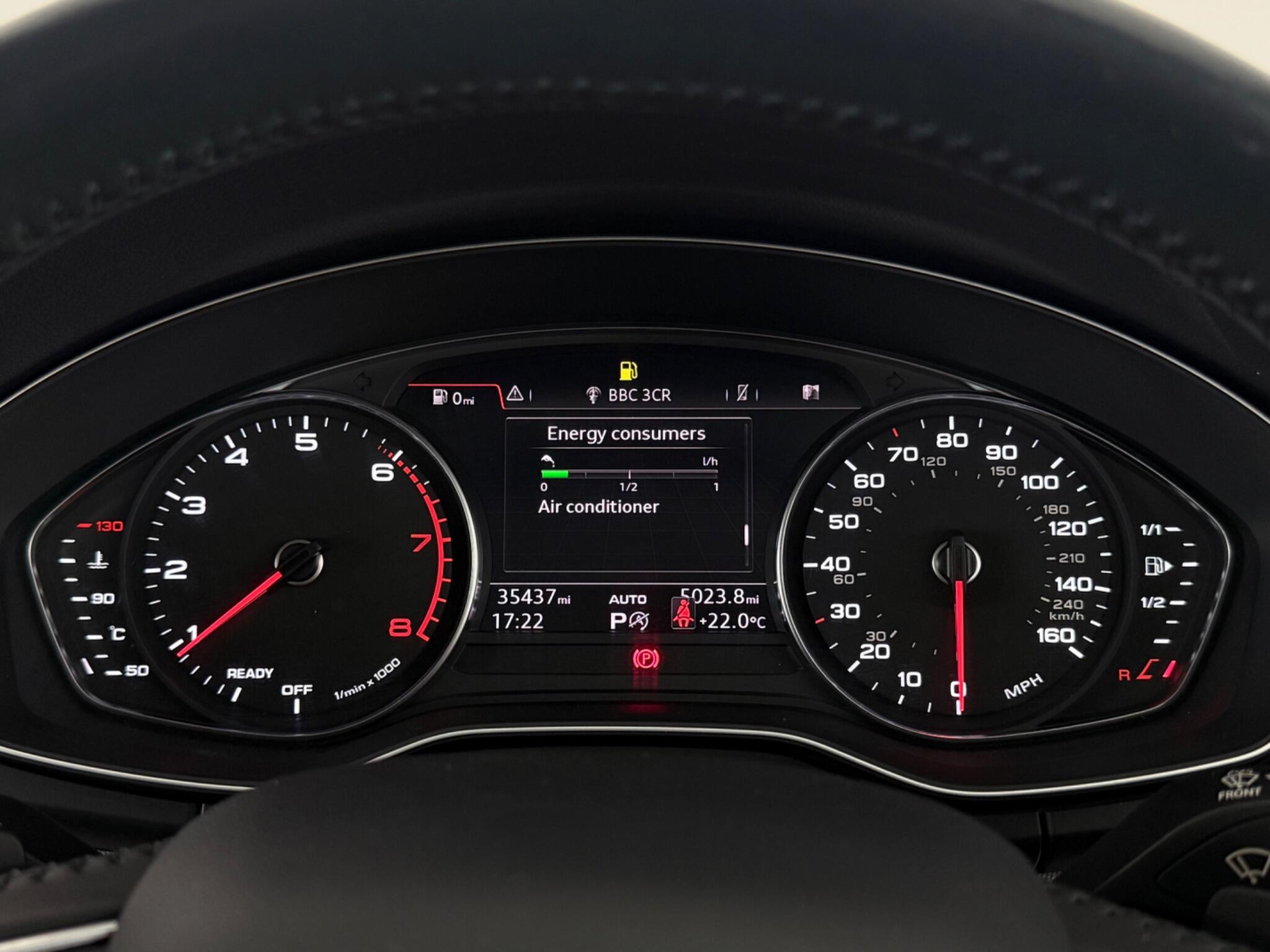 Audi Q5 view 16