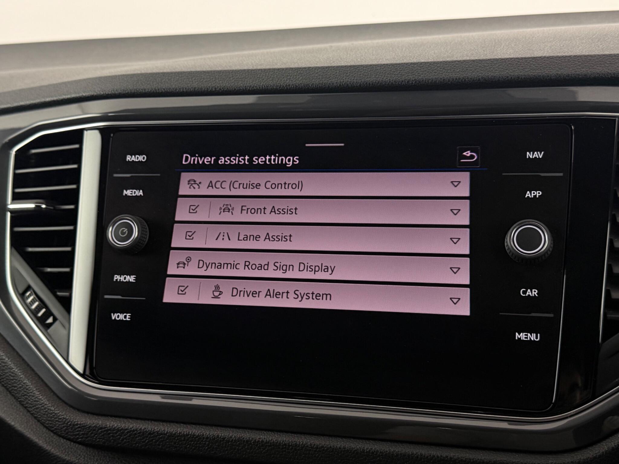 Volkswagen T-Roc view 26