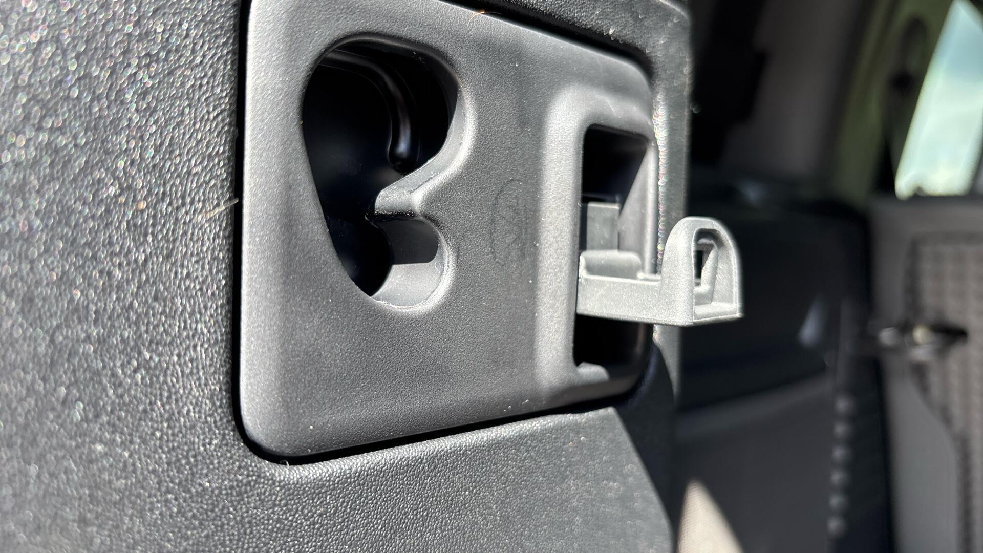 Land Rover Defender view 28