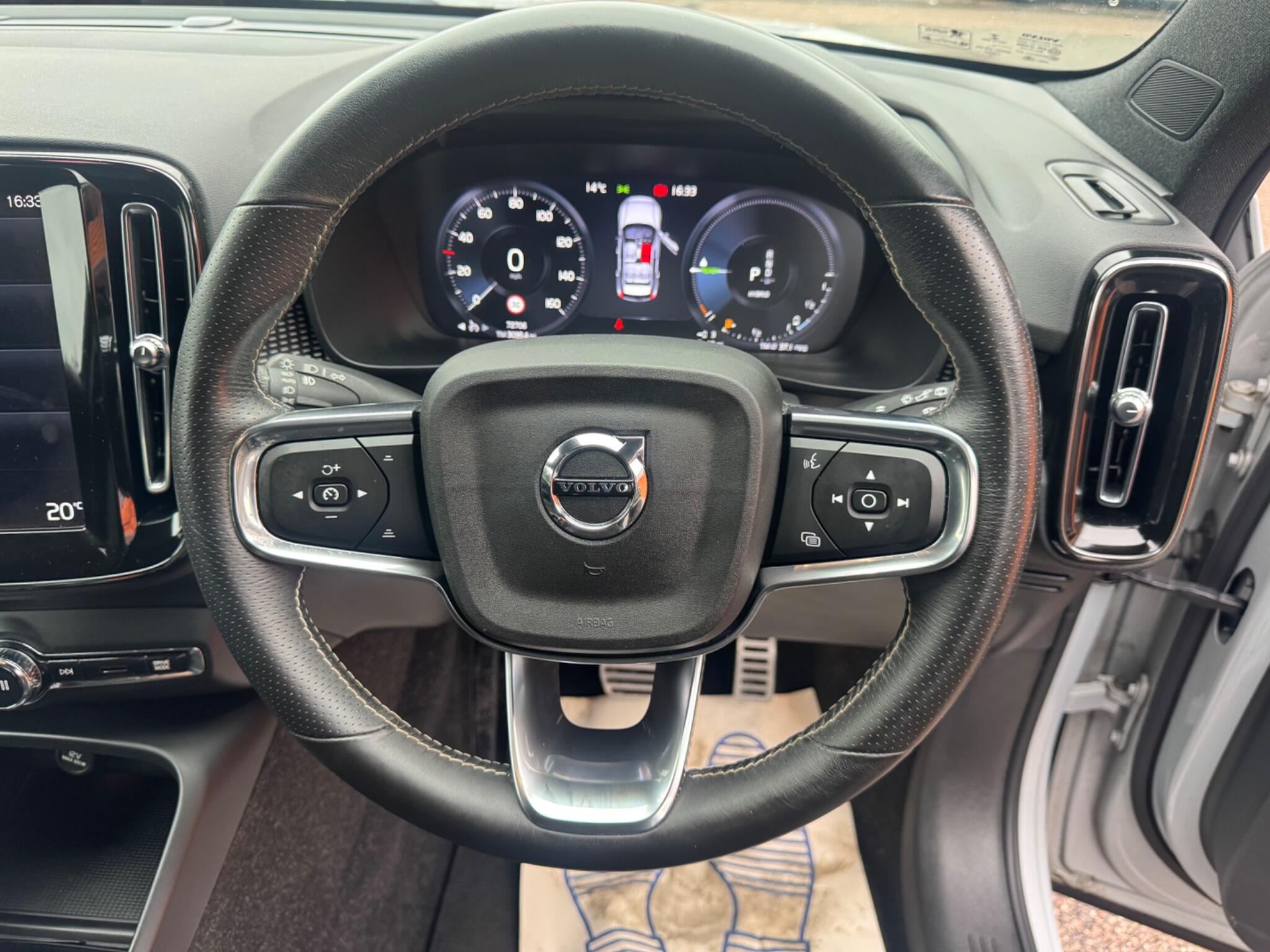 Volvo XC40 view 10