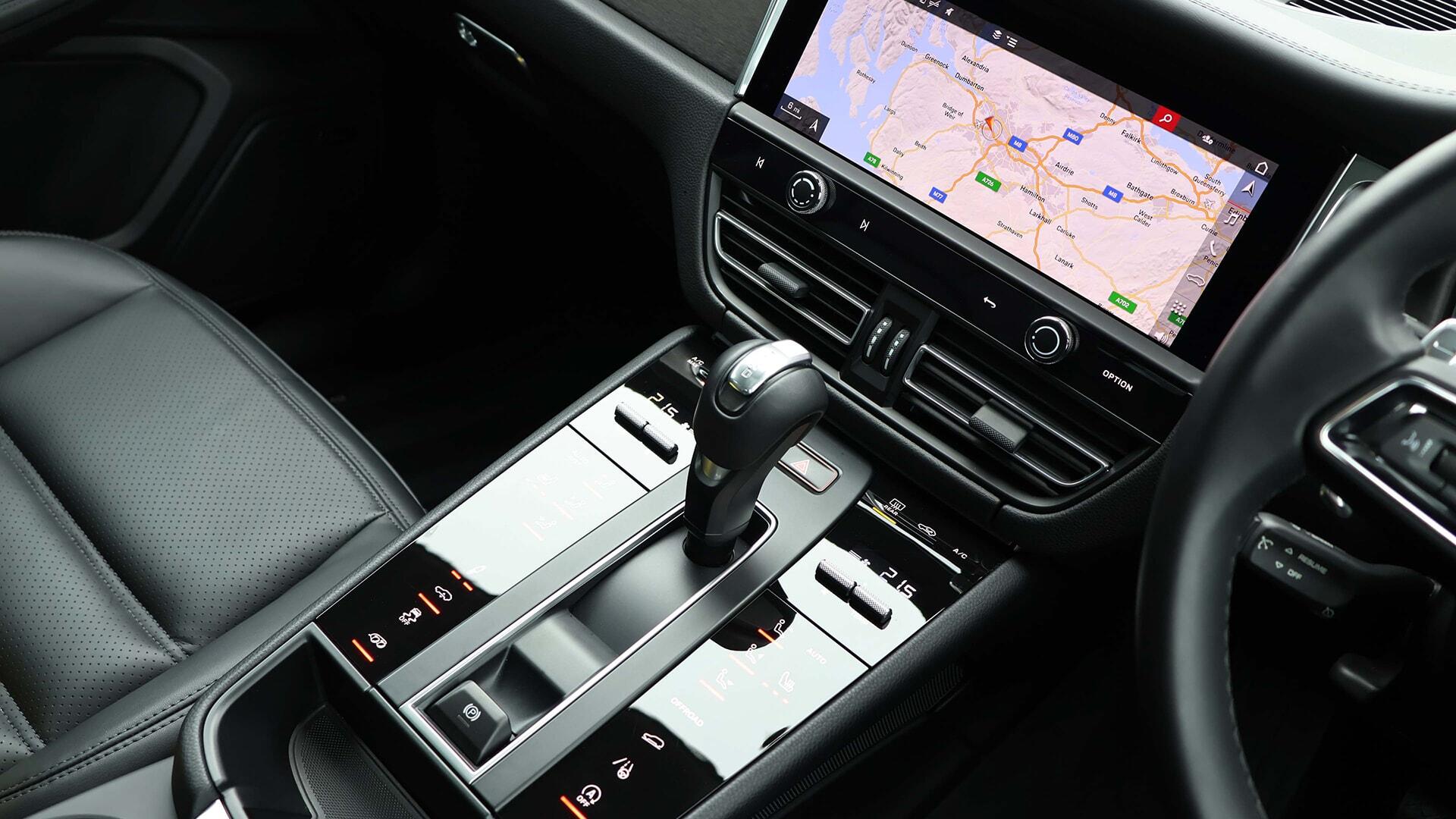Porsche Macan view 22