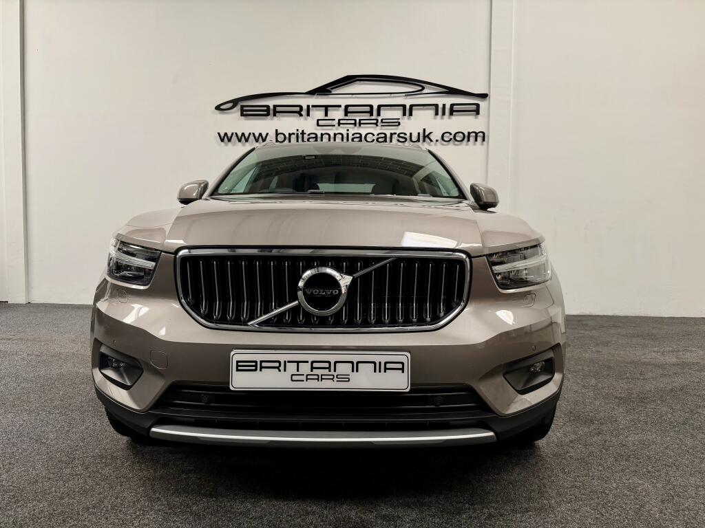Volvo XC40 view 3