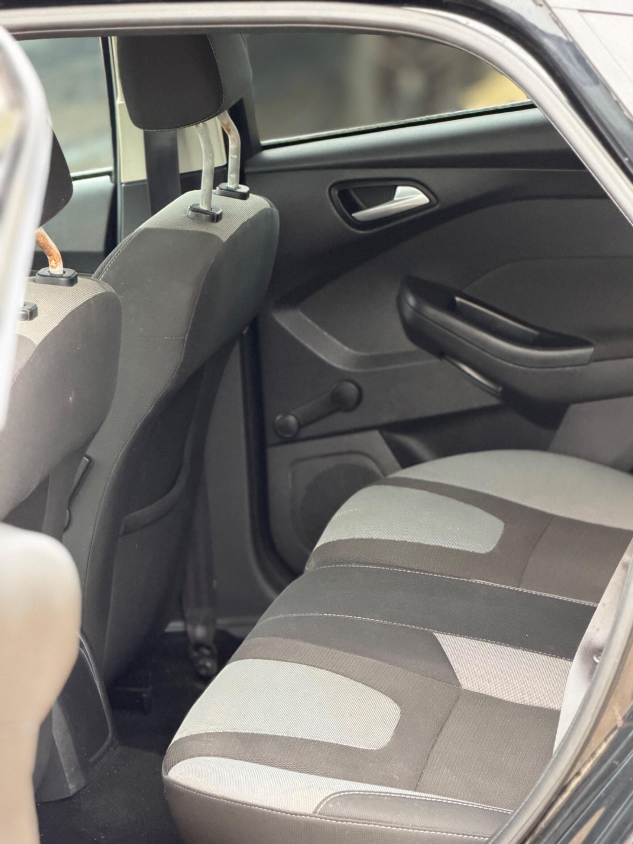 2014 Ford Focus 1.6 TDCi Zetec Euro 5 (s/s) 5dr image 23