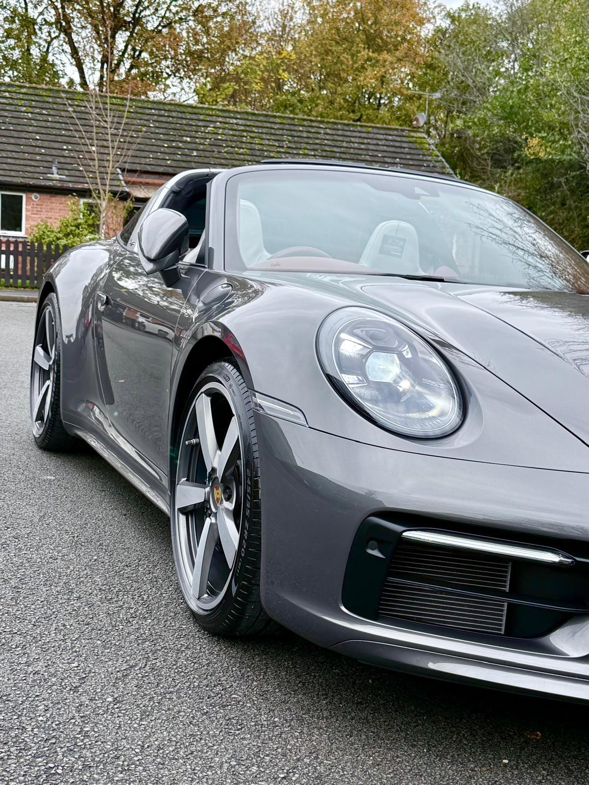 Porsche 911 view 70