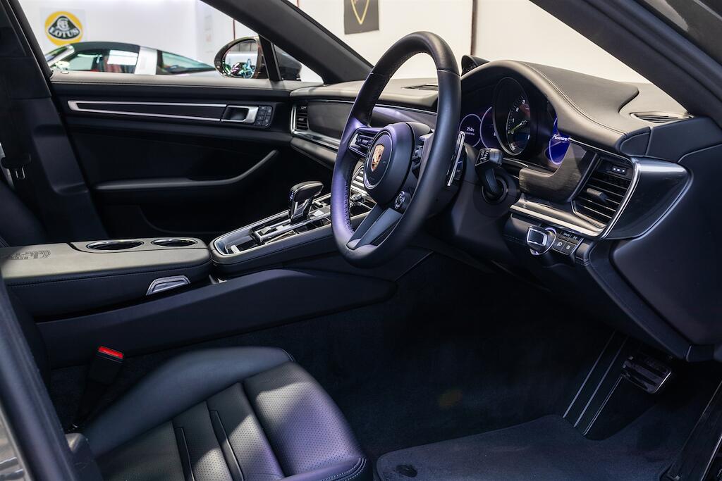 Porsche Panamera view 7