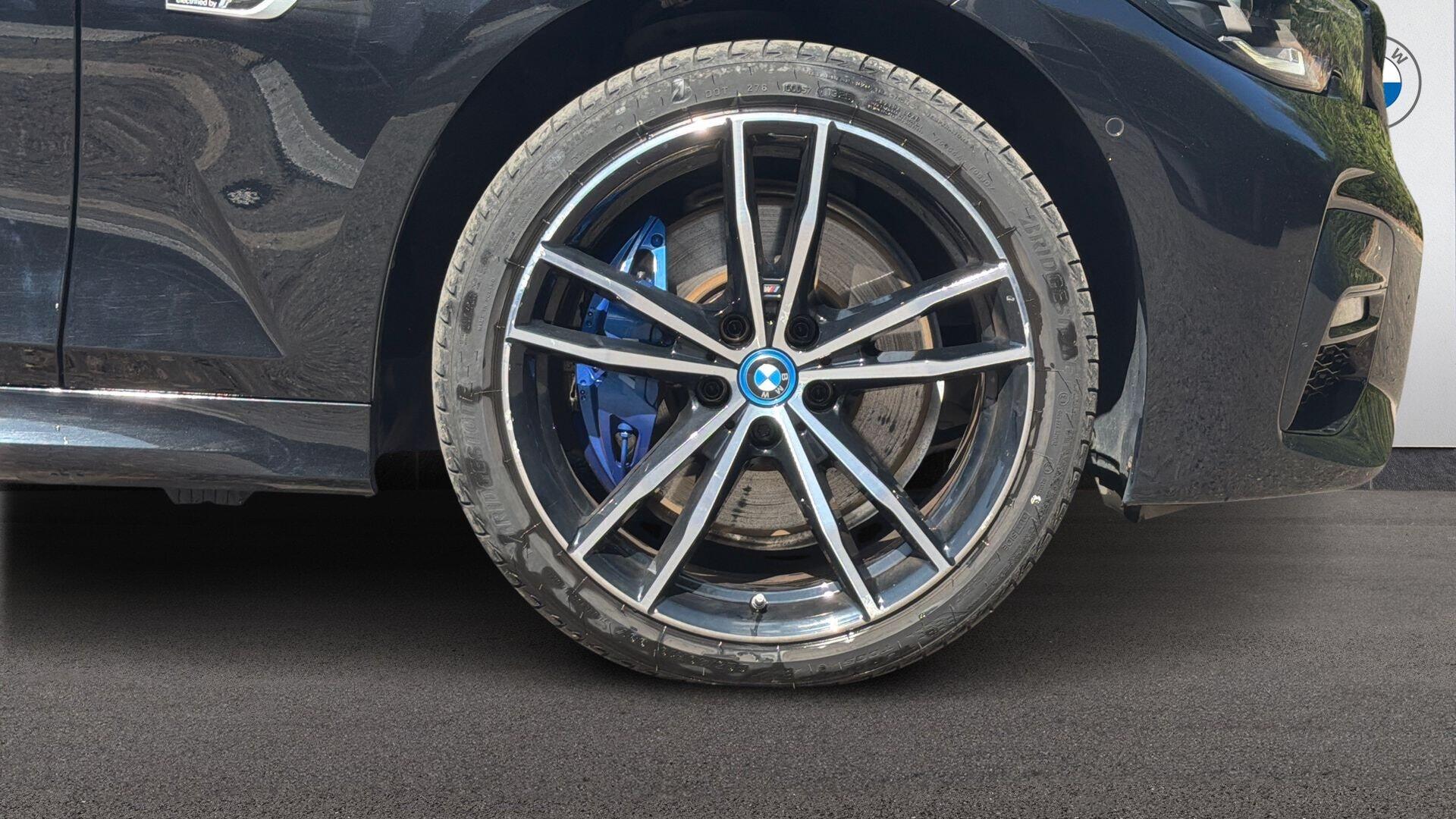 BMW 3 Series view 14