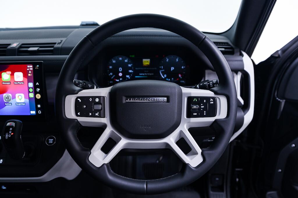 Land Rover Defender view 25