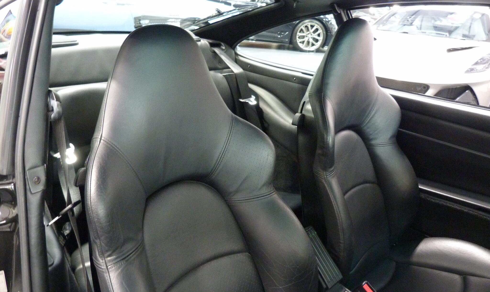 Porsche 911 view 16