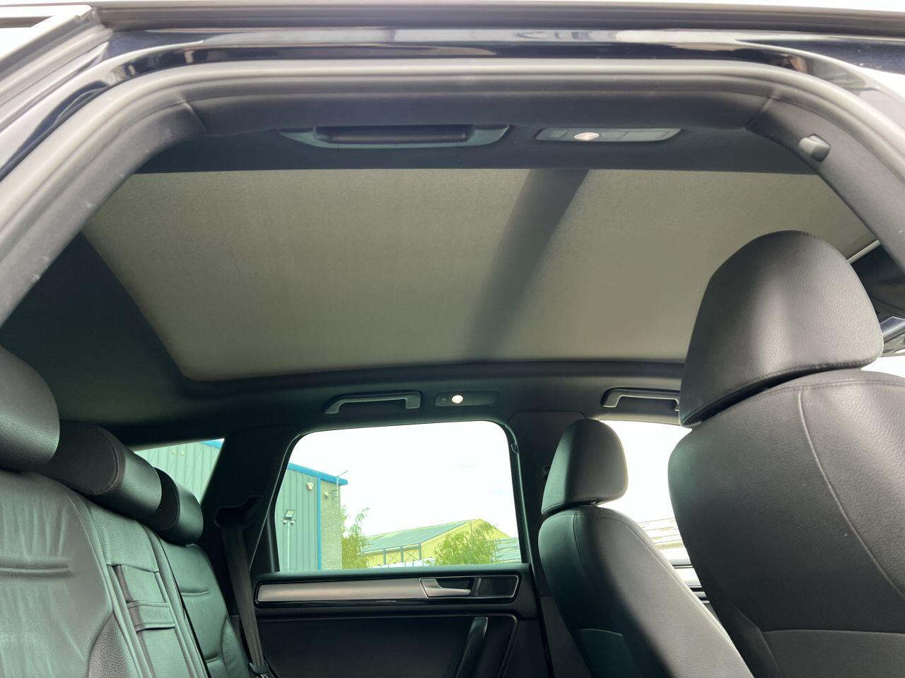 Volkswagen Touareg view 13