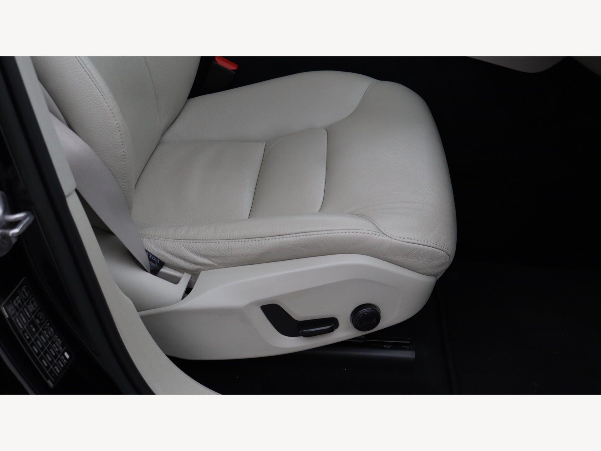 Volvo XC60 view 28