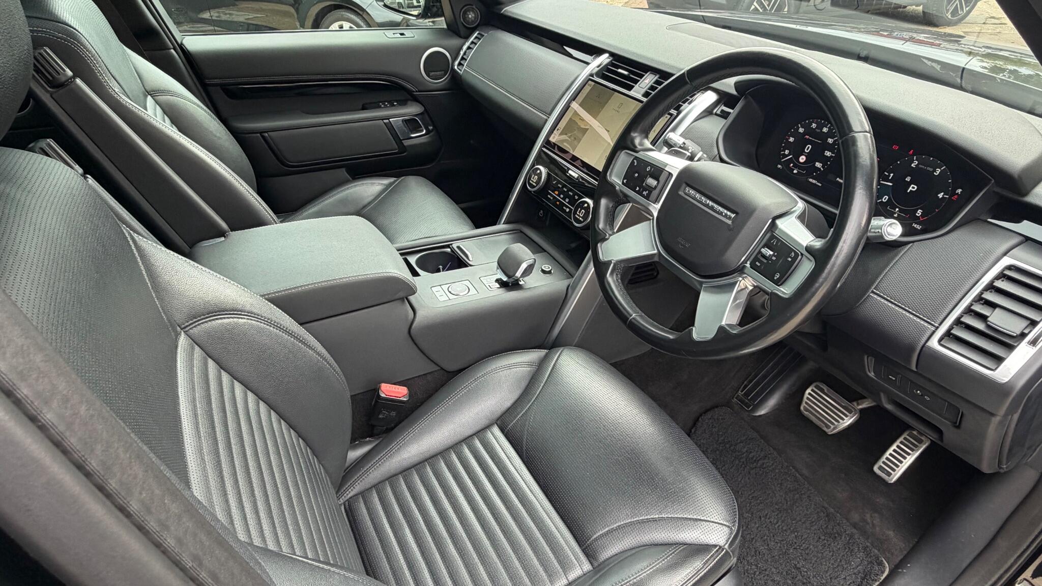 Land Rover Discovery view 12
