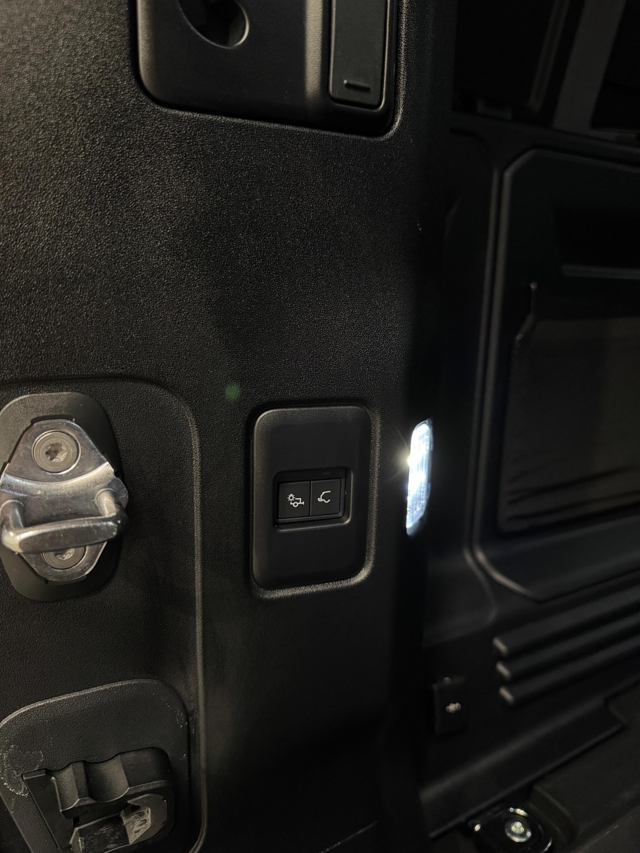Land Rover Defender view 16