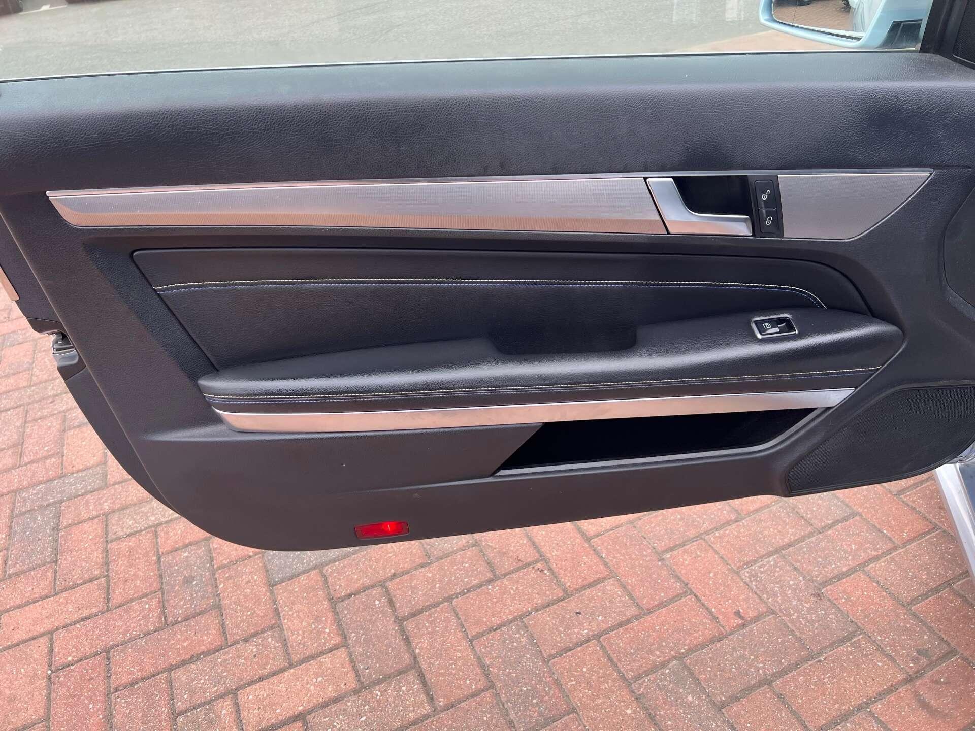 Mercedes-Benz E-Class view 35