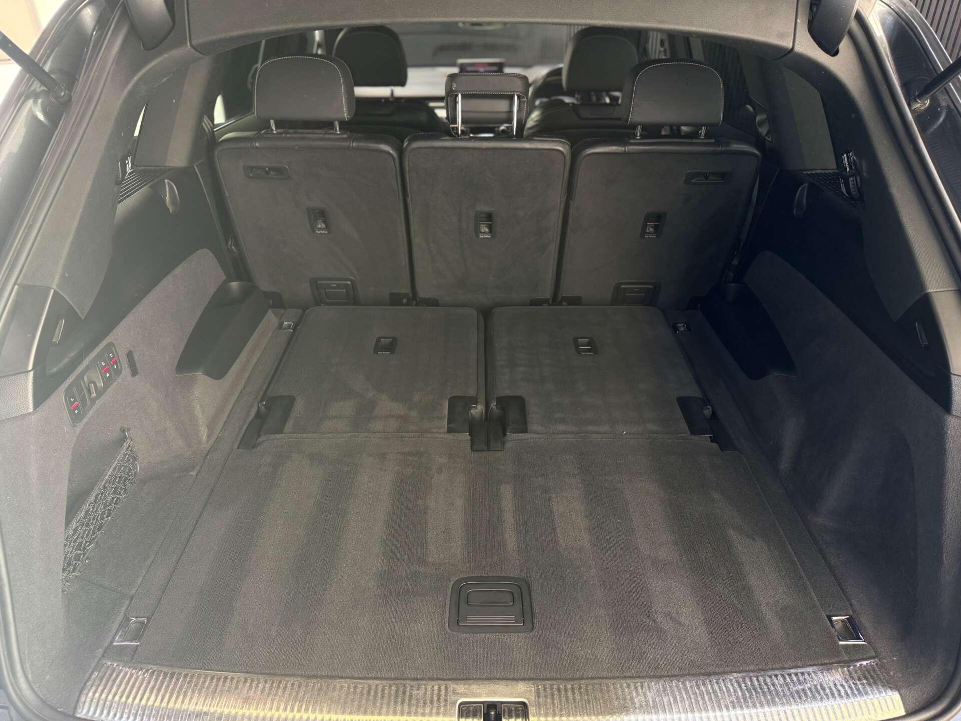 Audi Q7 view 14