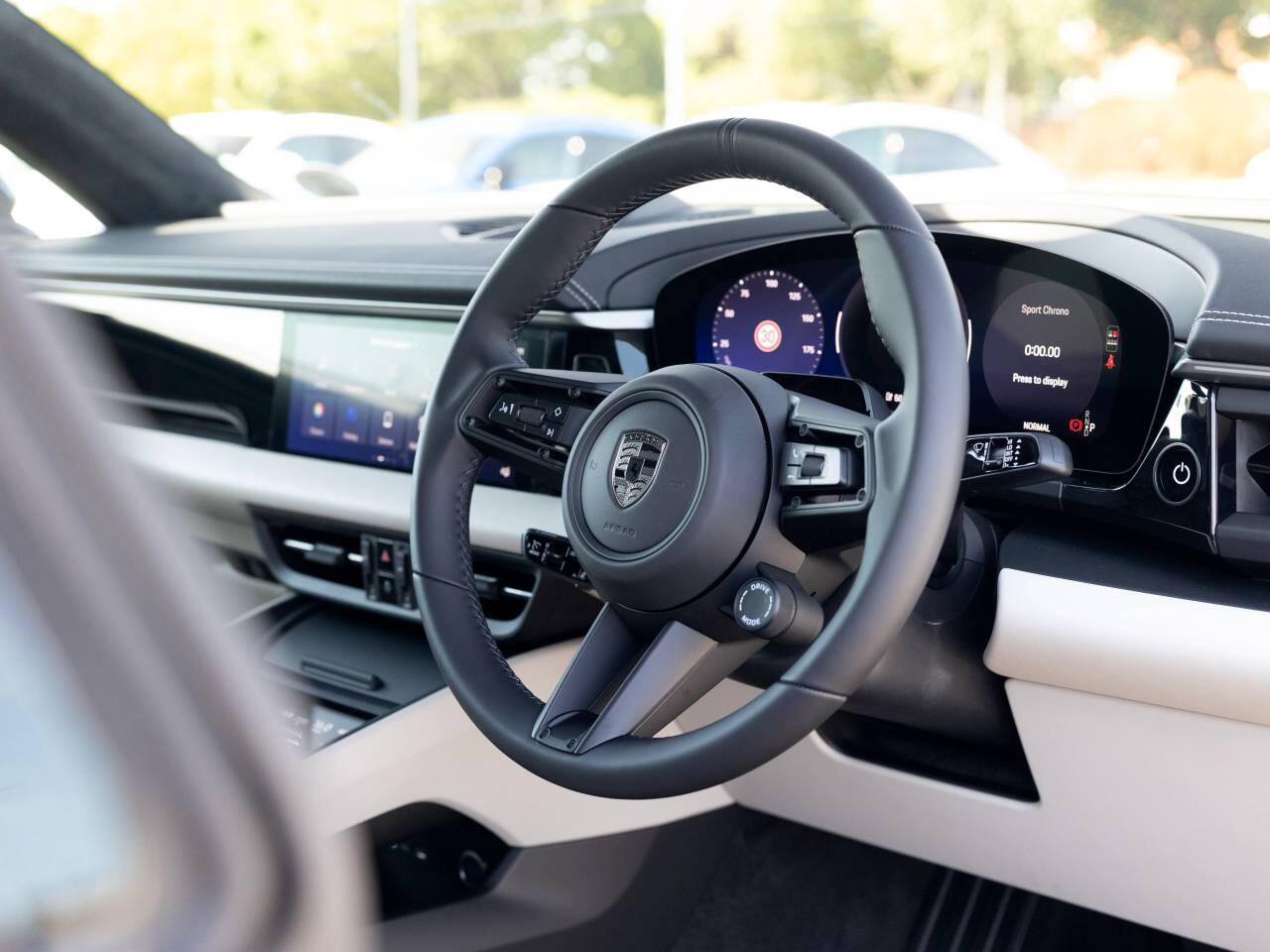 Porsche Macan view 76