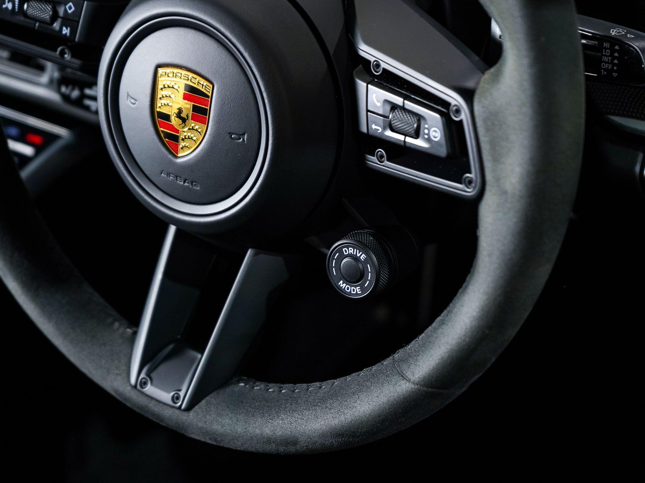 Porsche 911 view 32