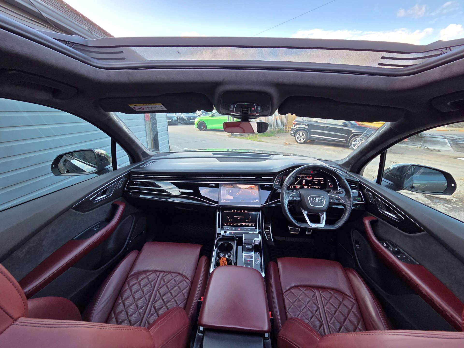 Audi SQ7 view 26