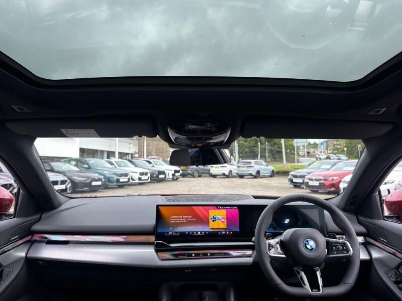 BMW 5 Series view 21