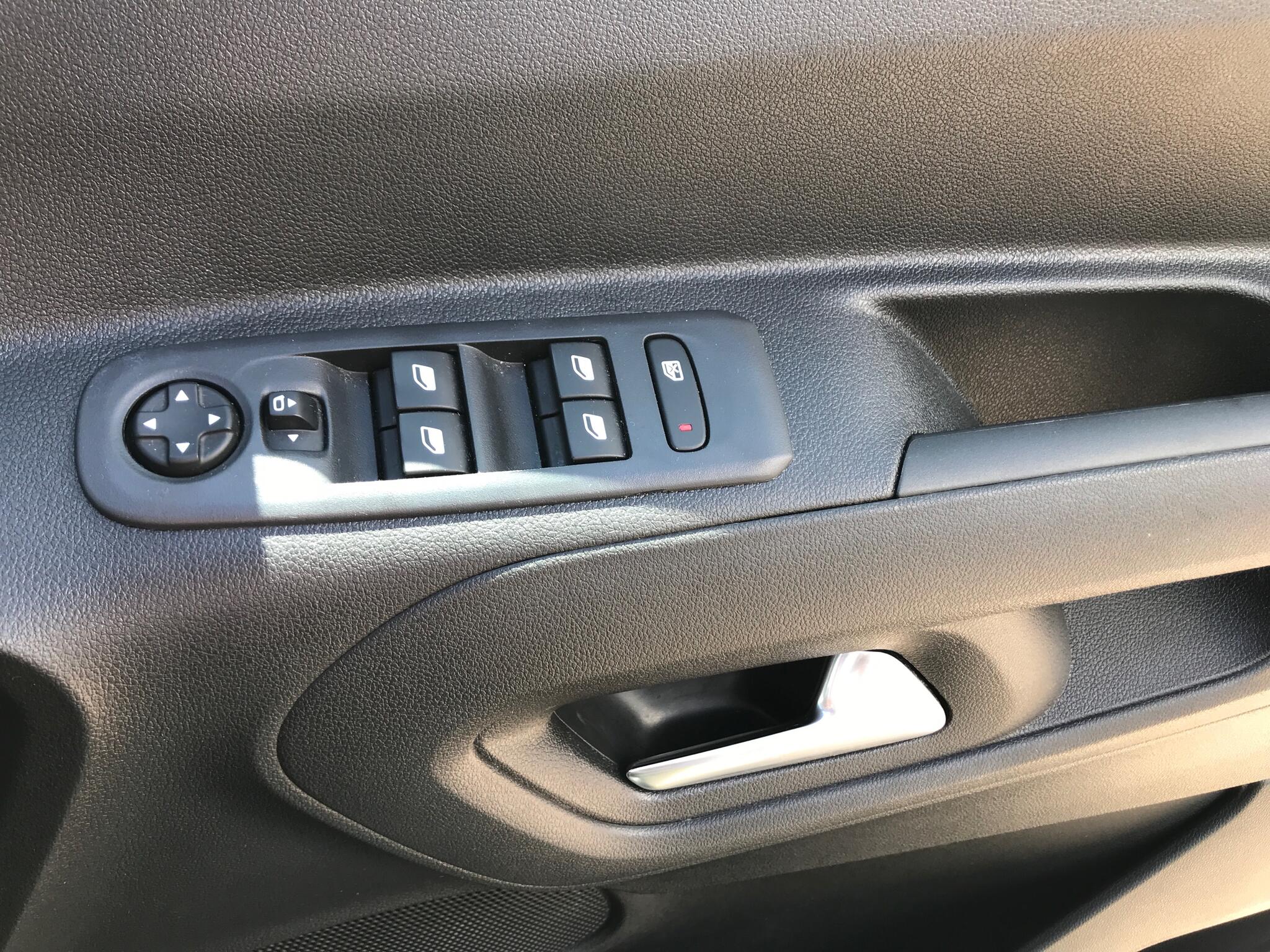 Vauxhall Combo Life Electric view 28