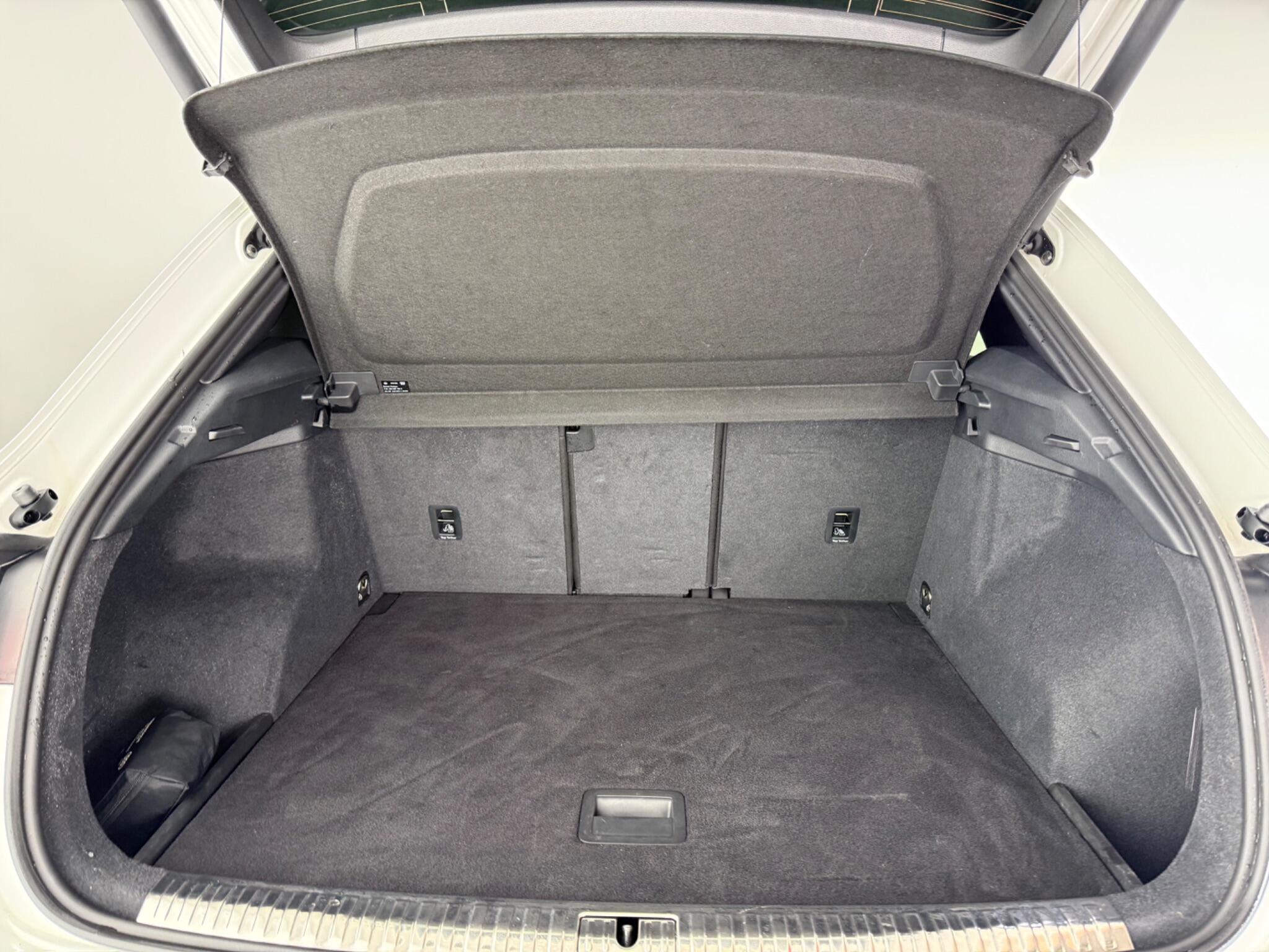 Audi Q3 view 9