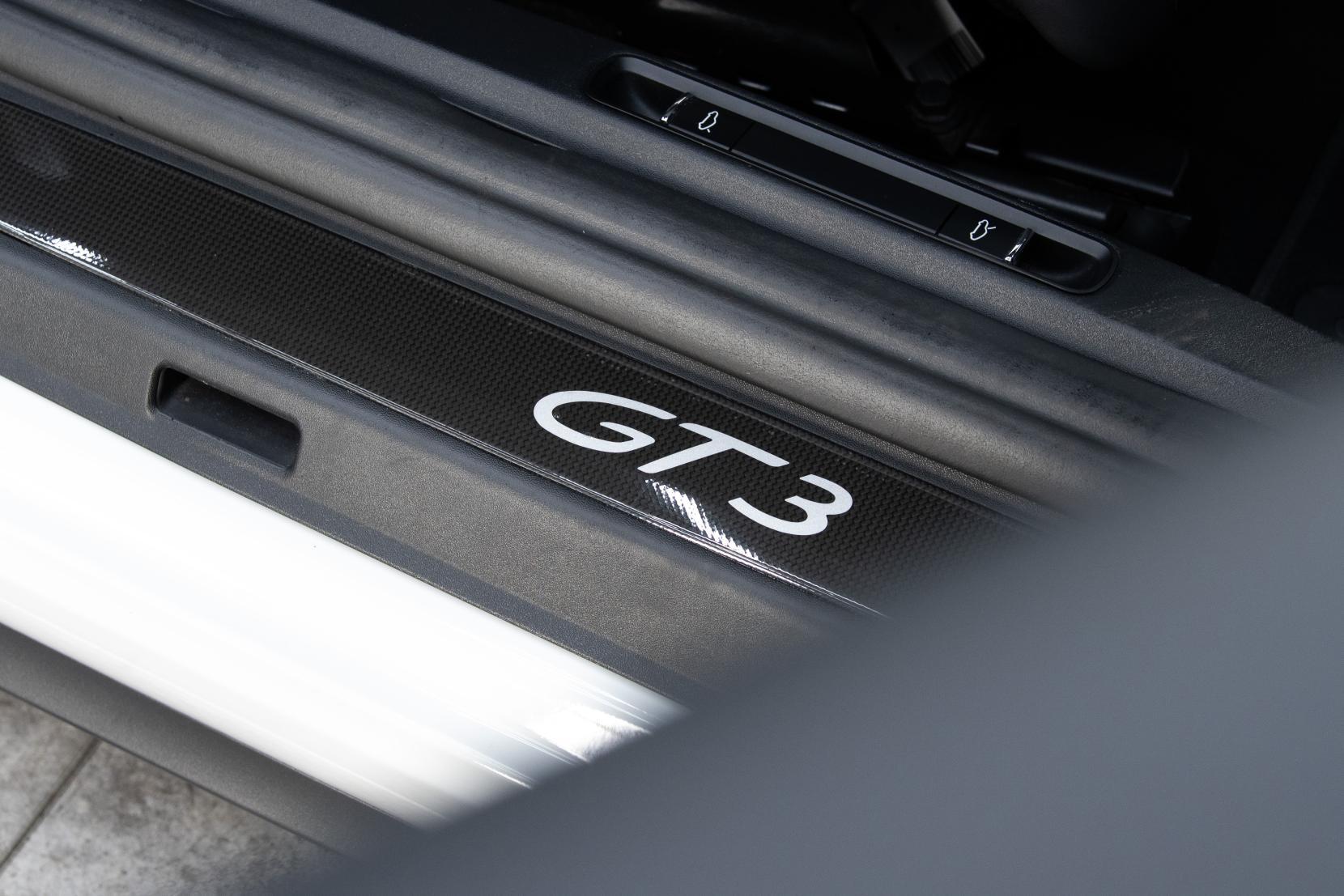 Porsche 911 view 20