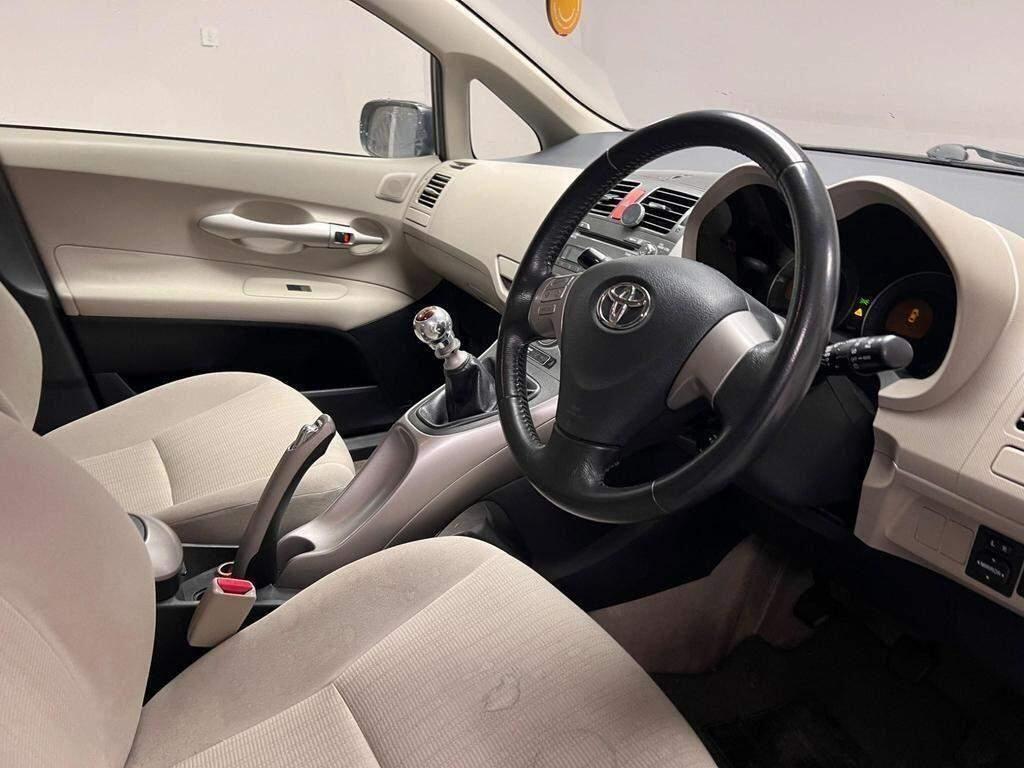 Toyota Auris view 11