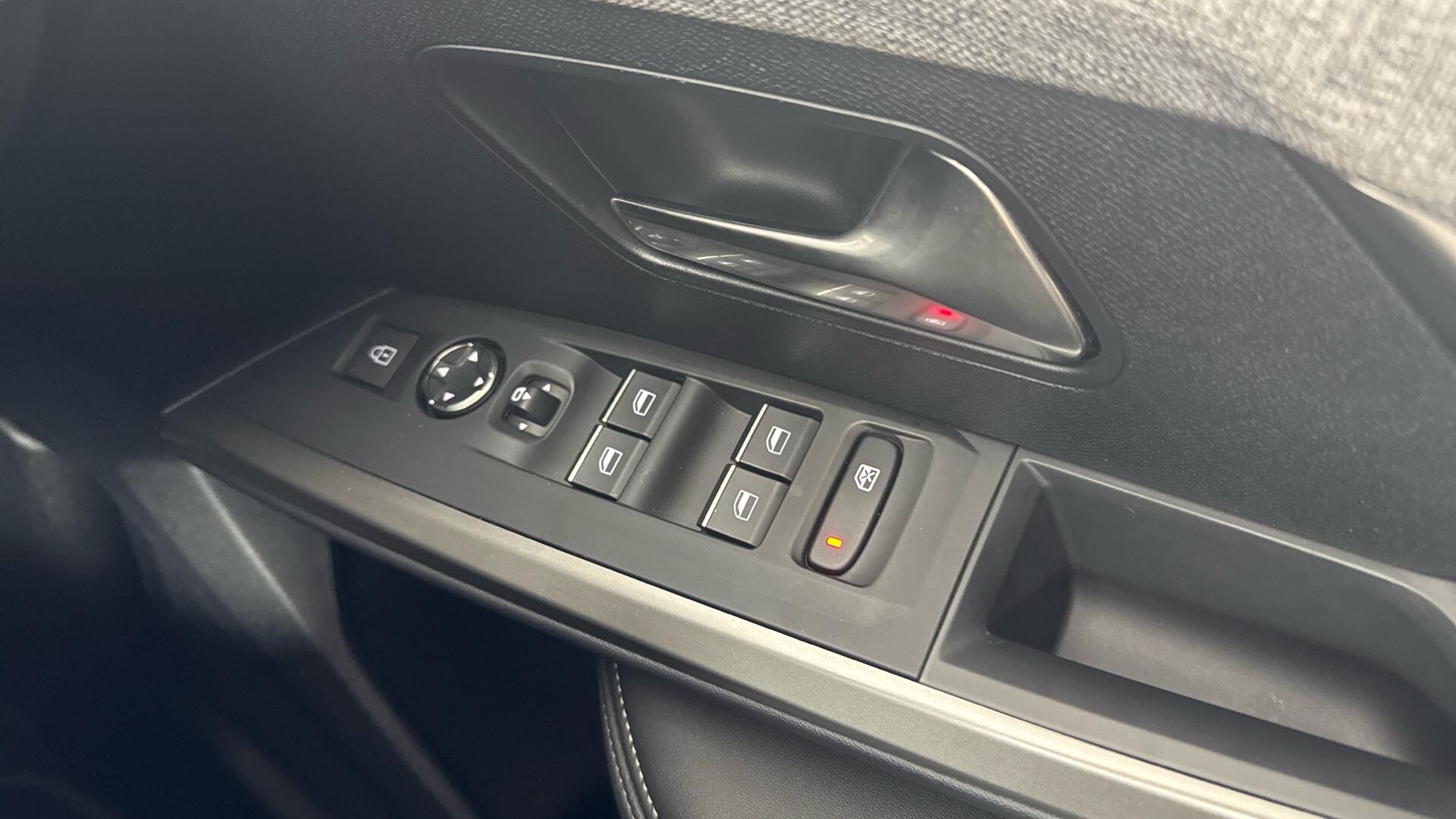 Peugeot 3008 view 45