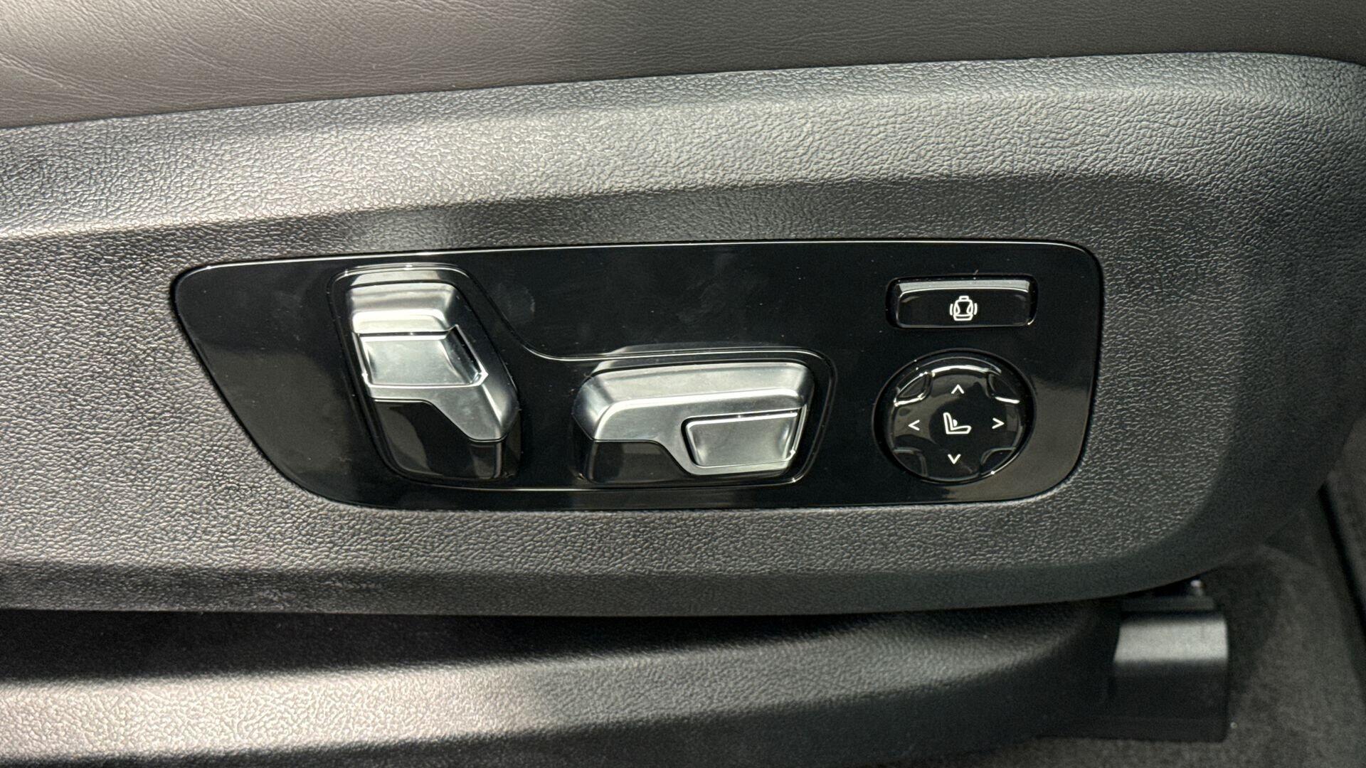 BMW X7 view 25