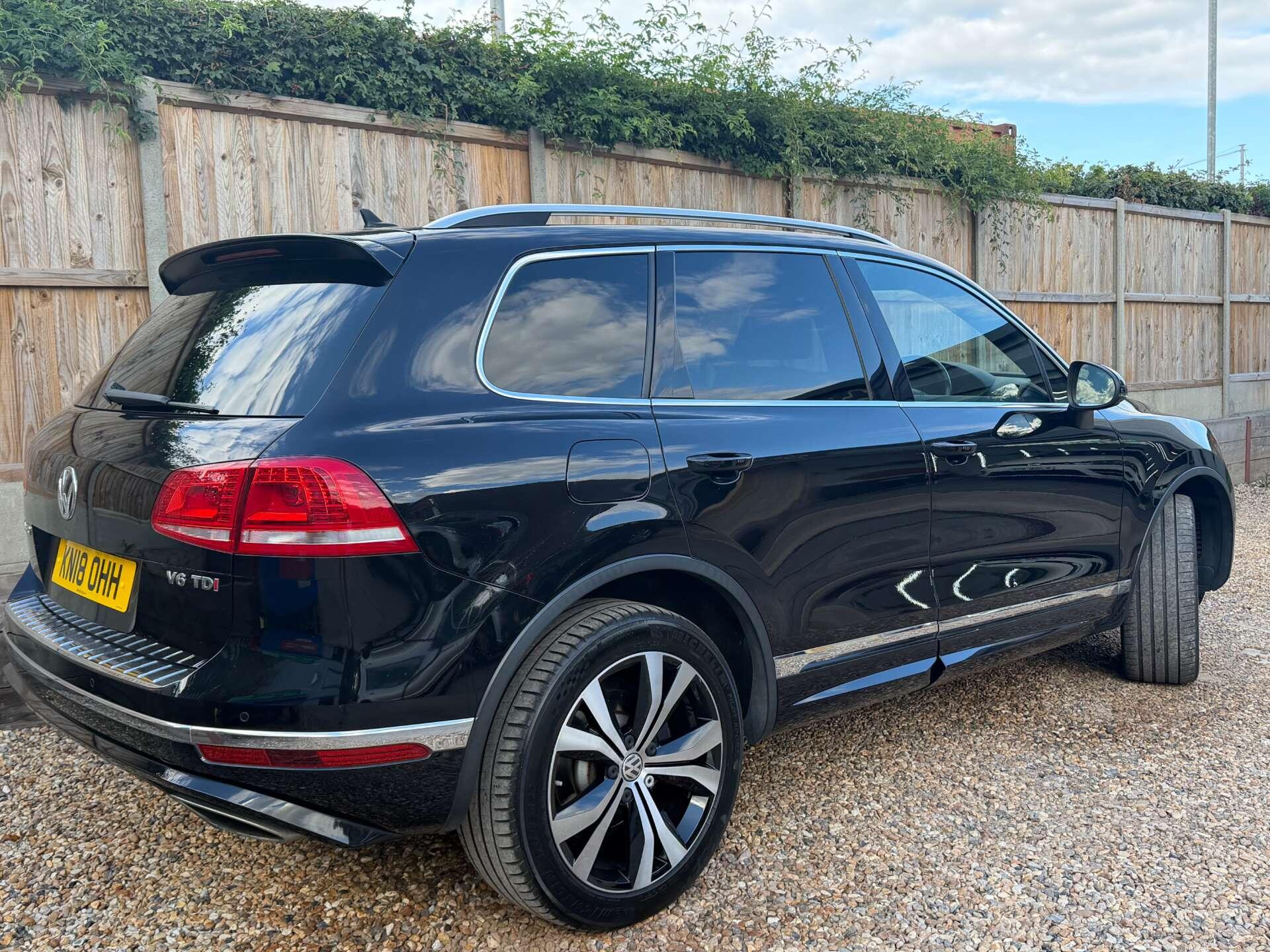 Volkswagen Touareg view 13