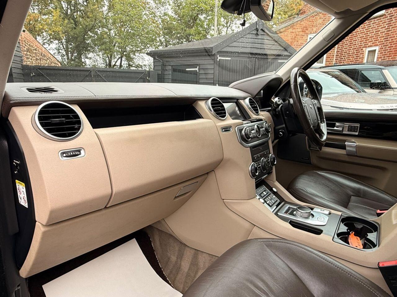 Land Rover Discovery 4 view 12