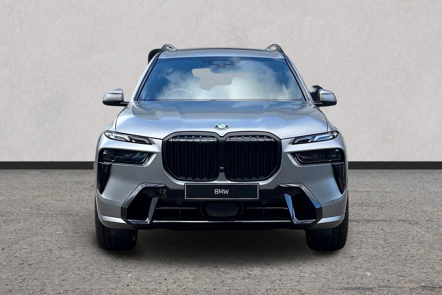 BMW X7 view 16