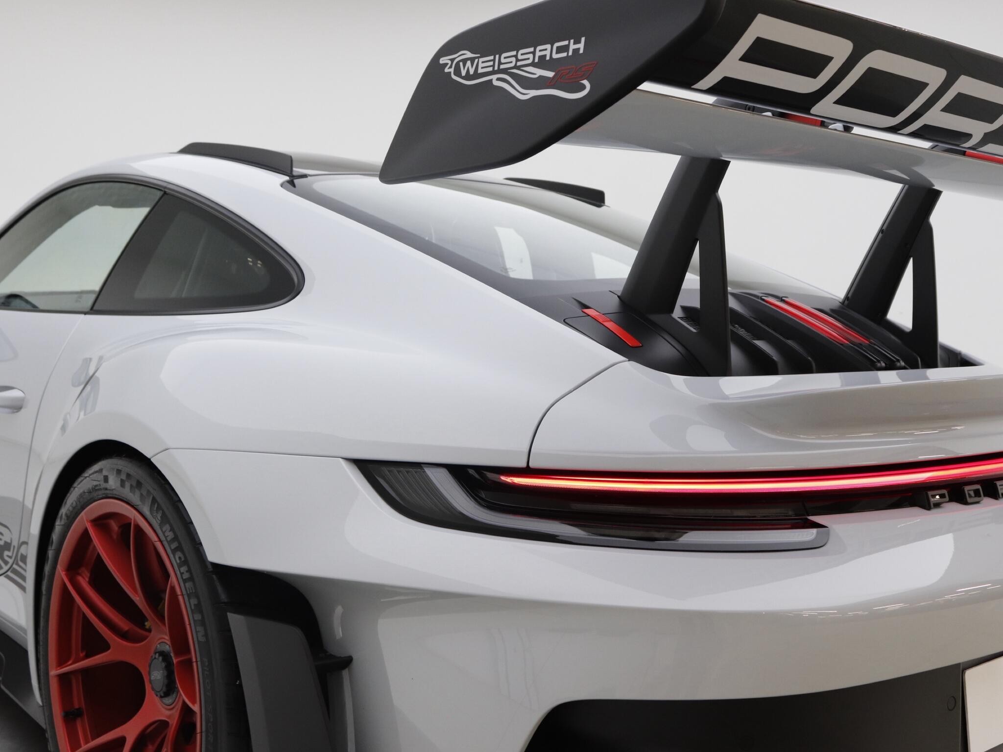 Porsche 911 view 45