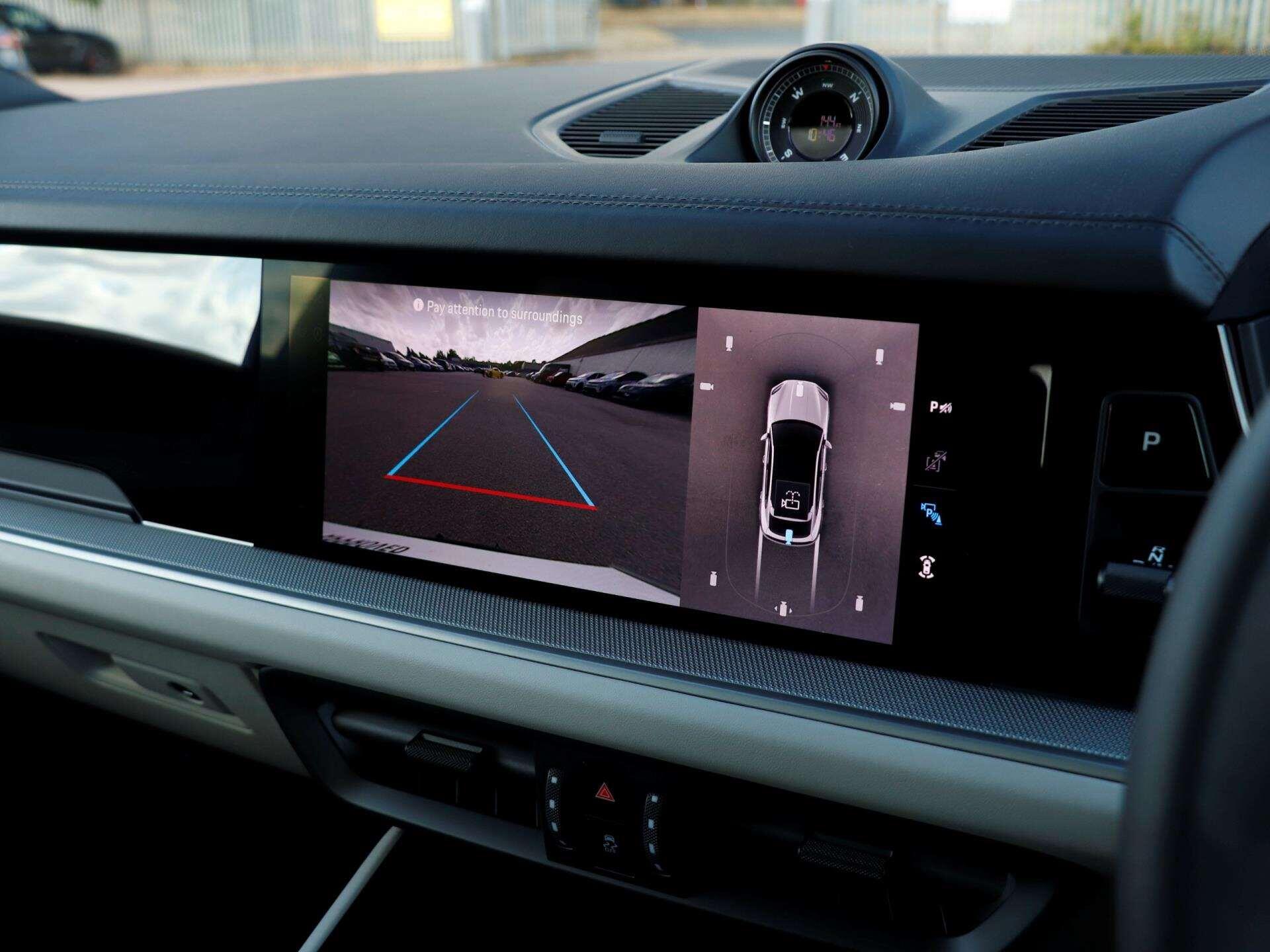Porsche Cayenne view 16