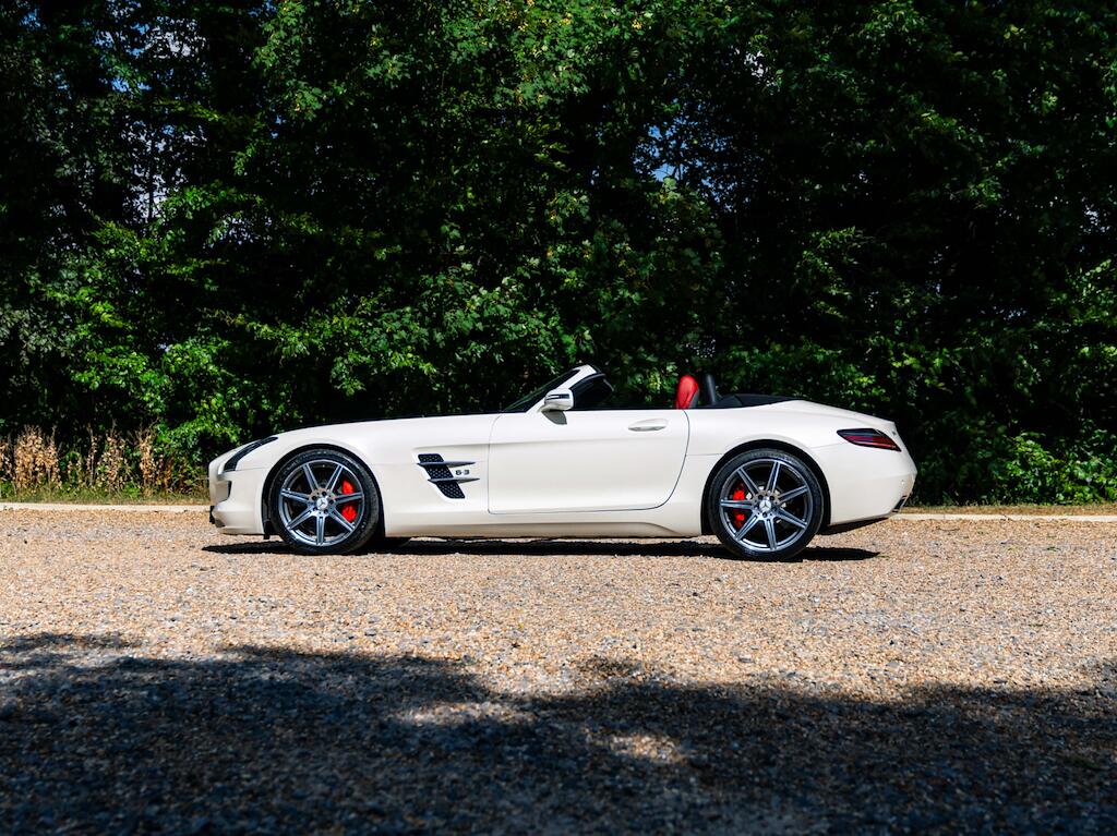 Mercedes-Benz SLS view 24