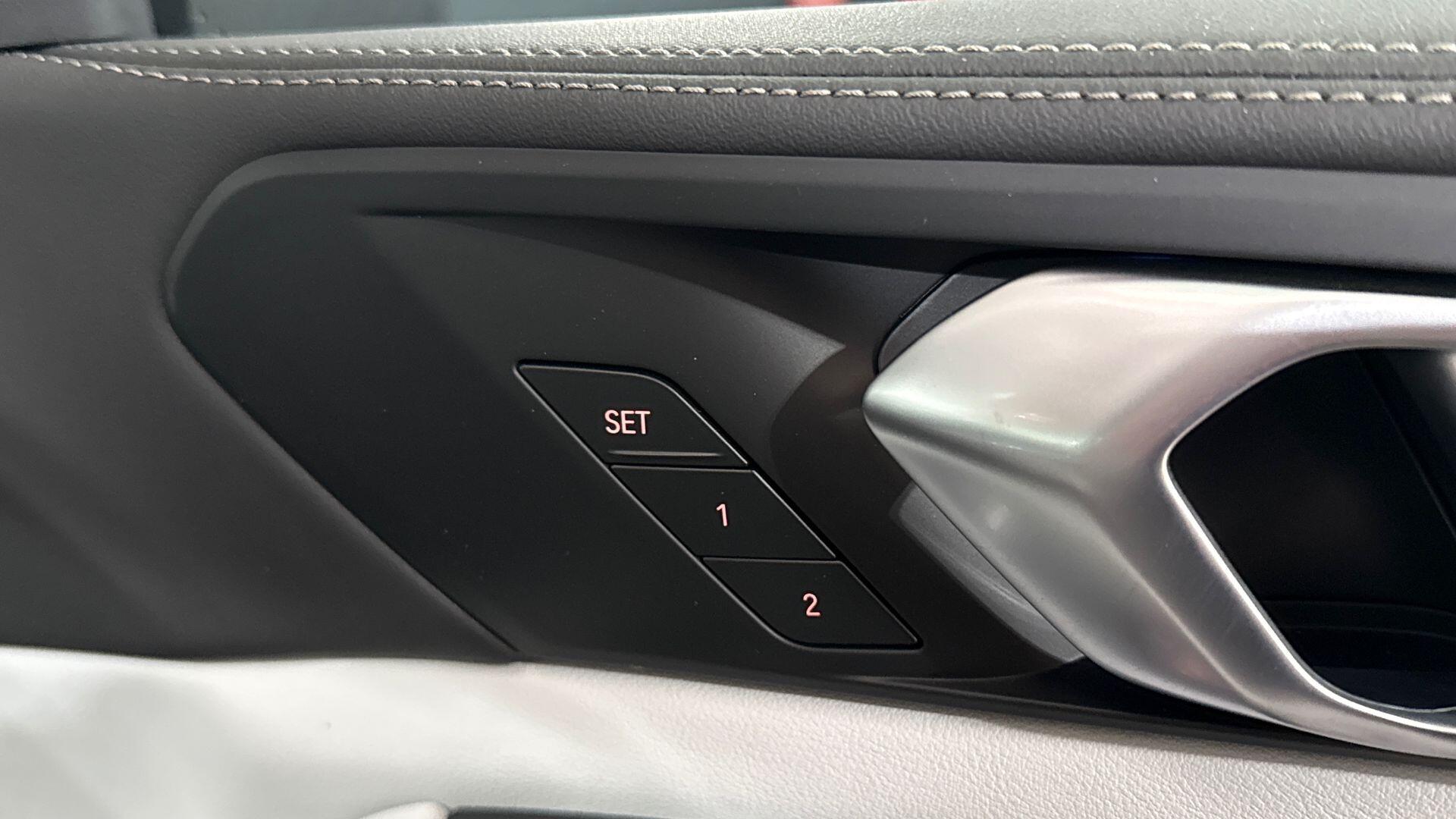 BMW X5 view 25