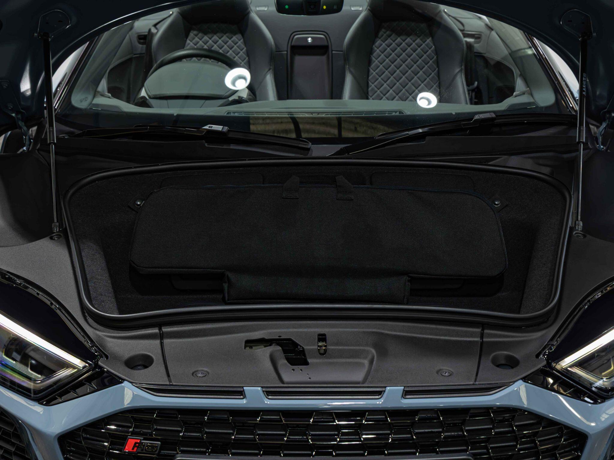 Audi R8 view 32