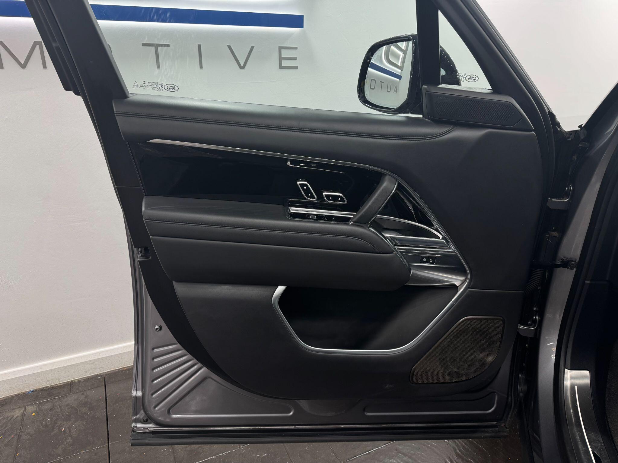 Land Rover Range Rover view 65