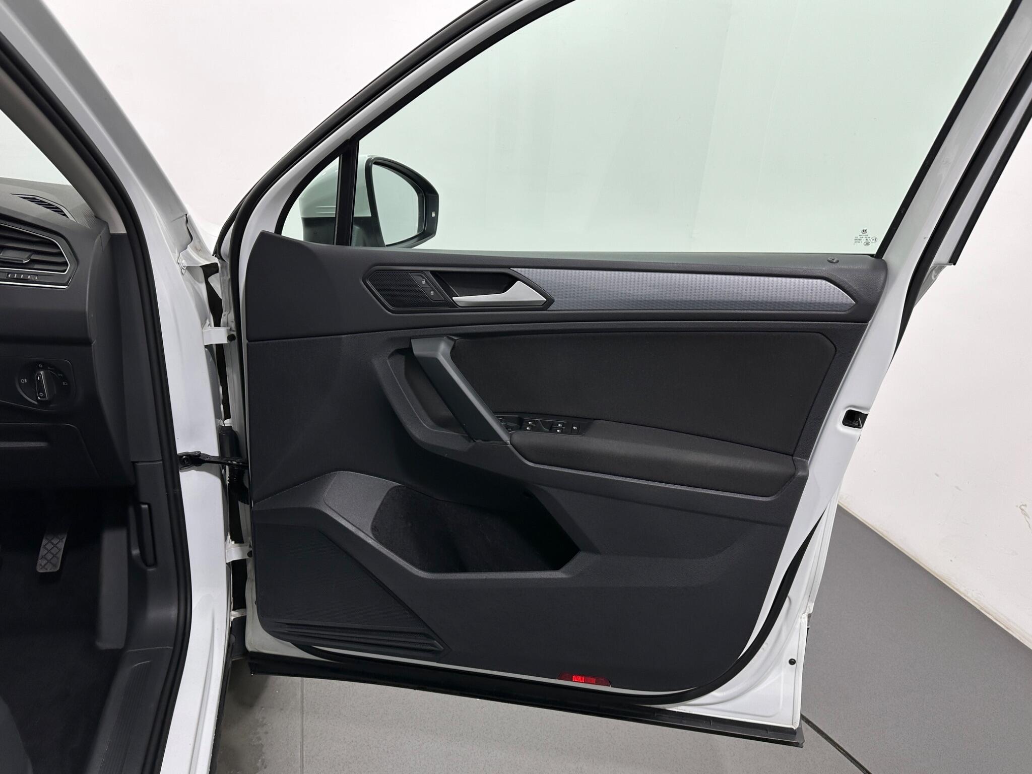 Volkswagen Tiguan view 32