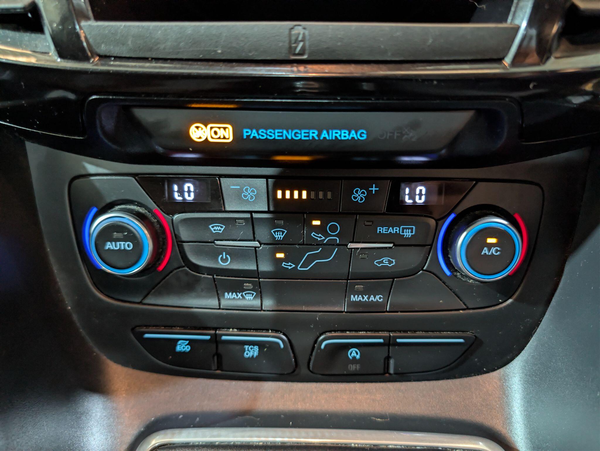 Ford Grand Tourneo Connect view 74