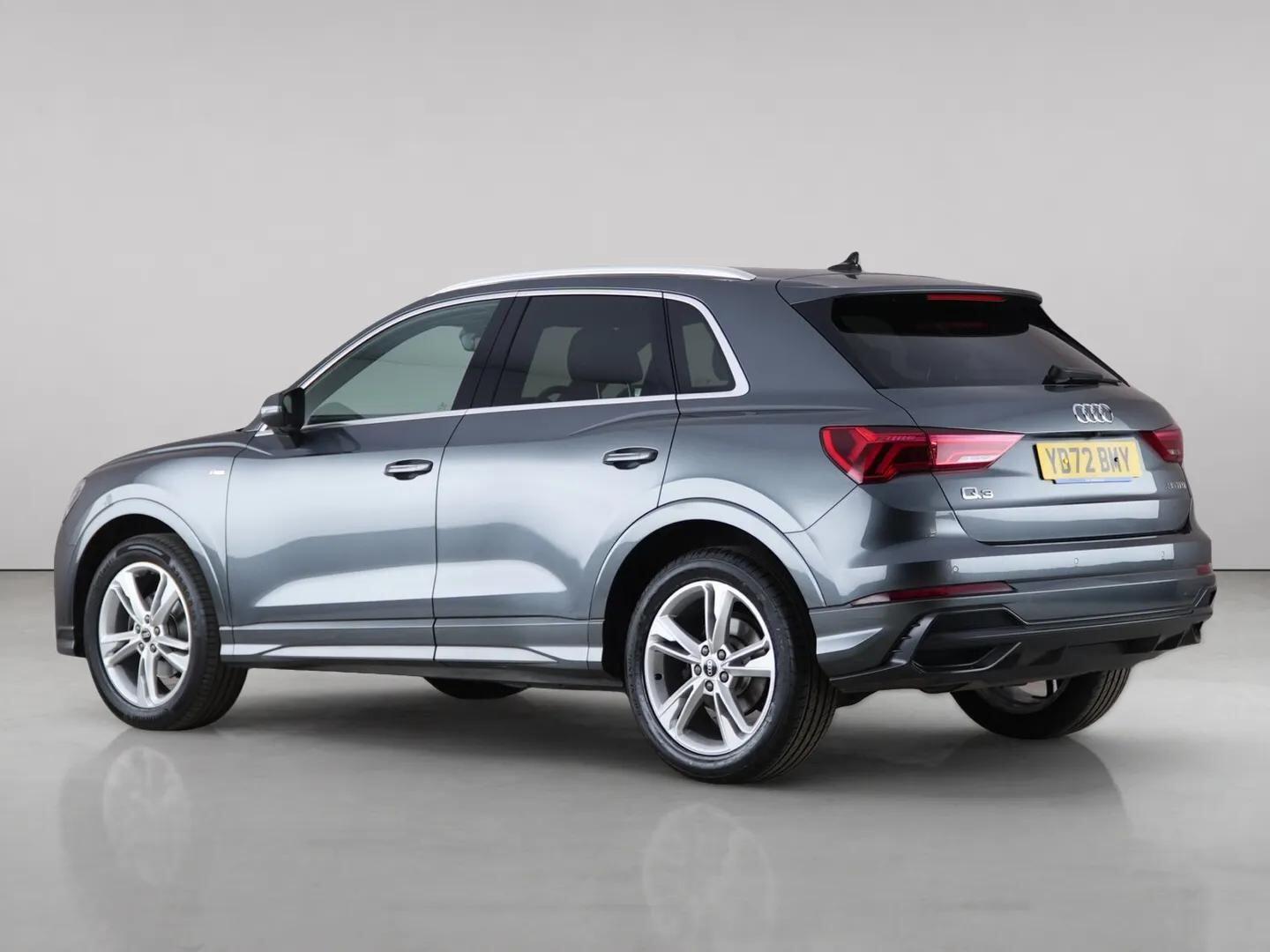 Audi Q3 view 8