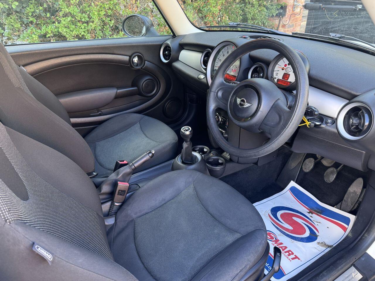 MINI Hatch view 21
