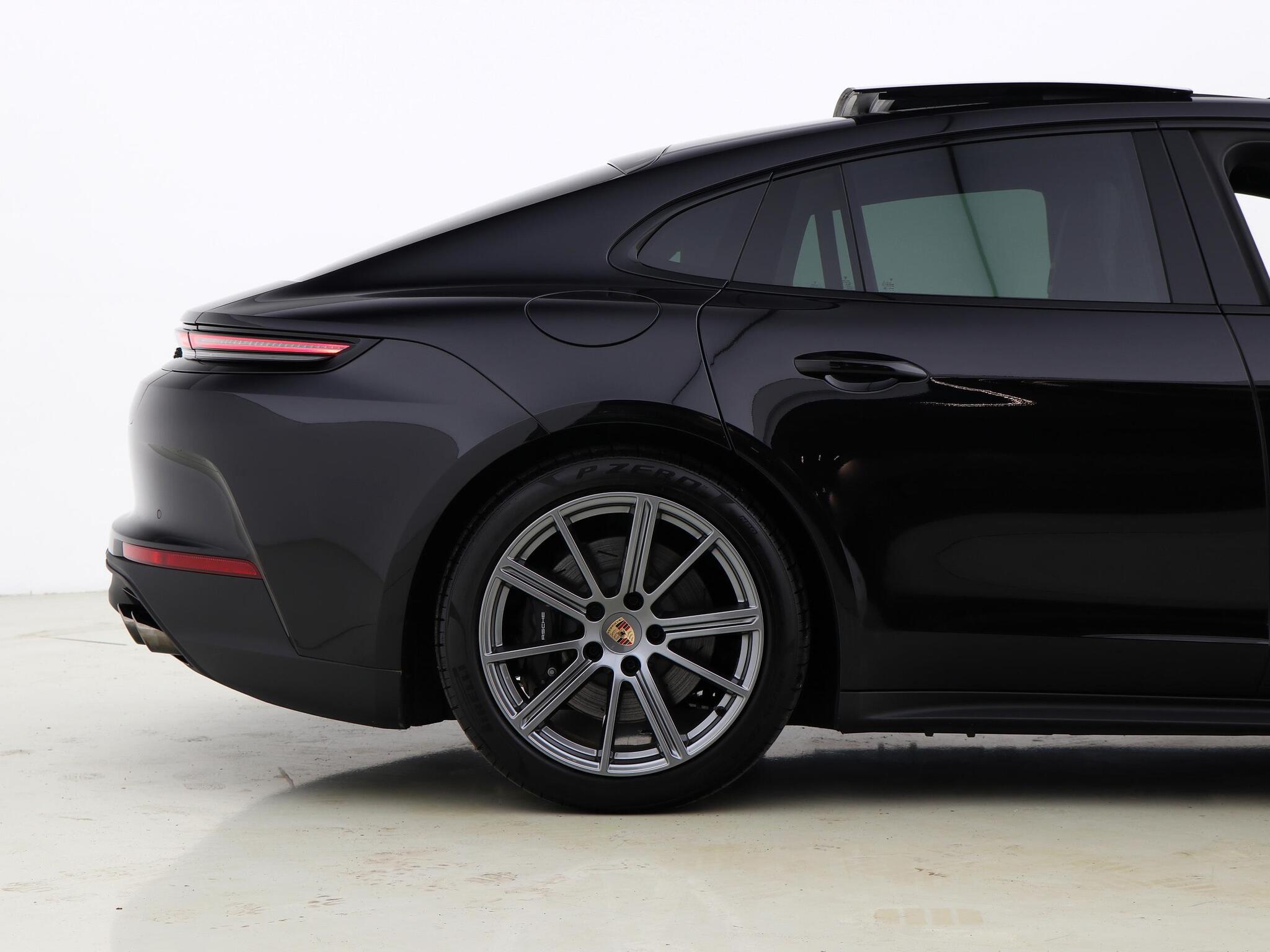 Porsche Panamera view 16