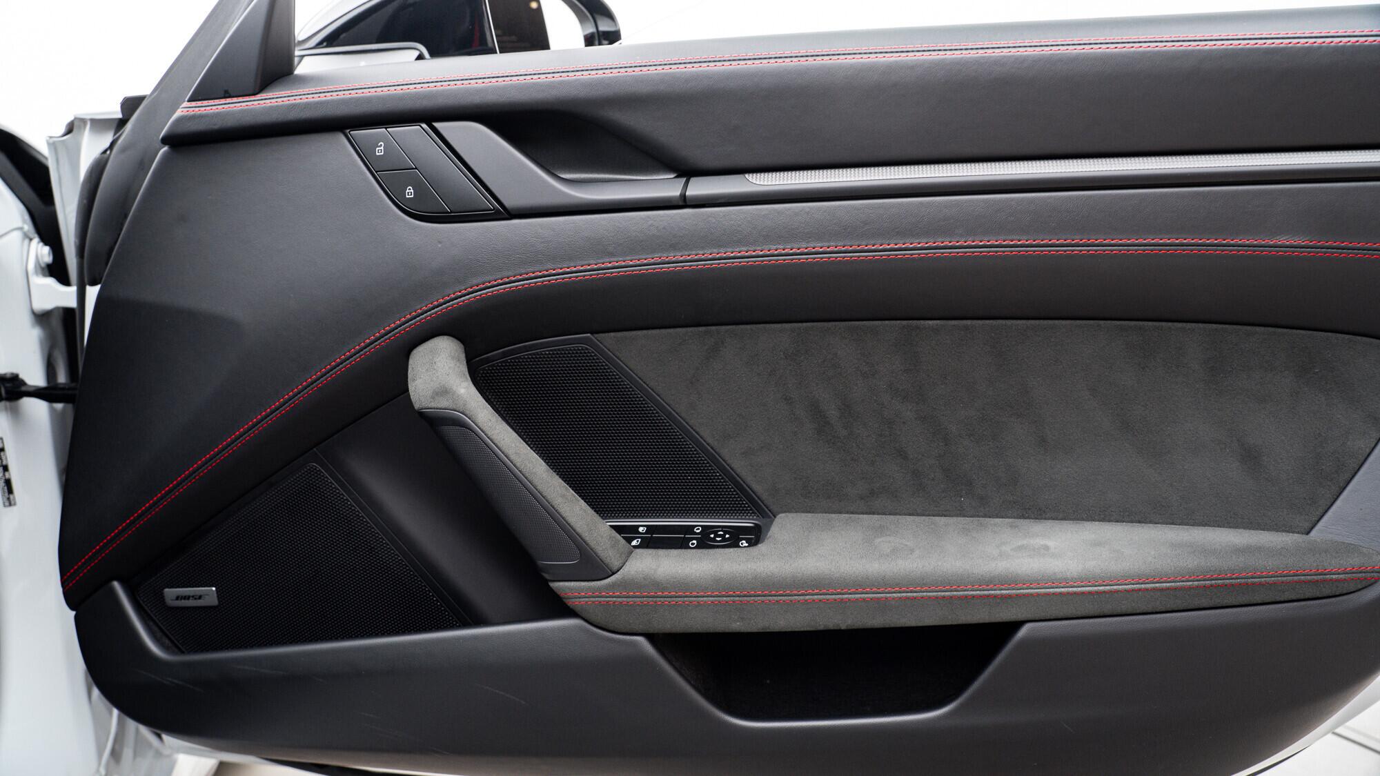 Porsche 911 view 41