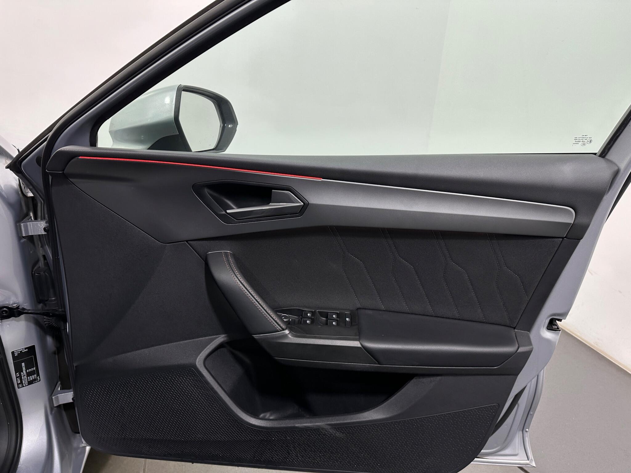 Cupra Leon view 34