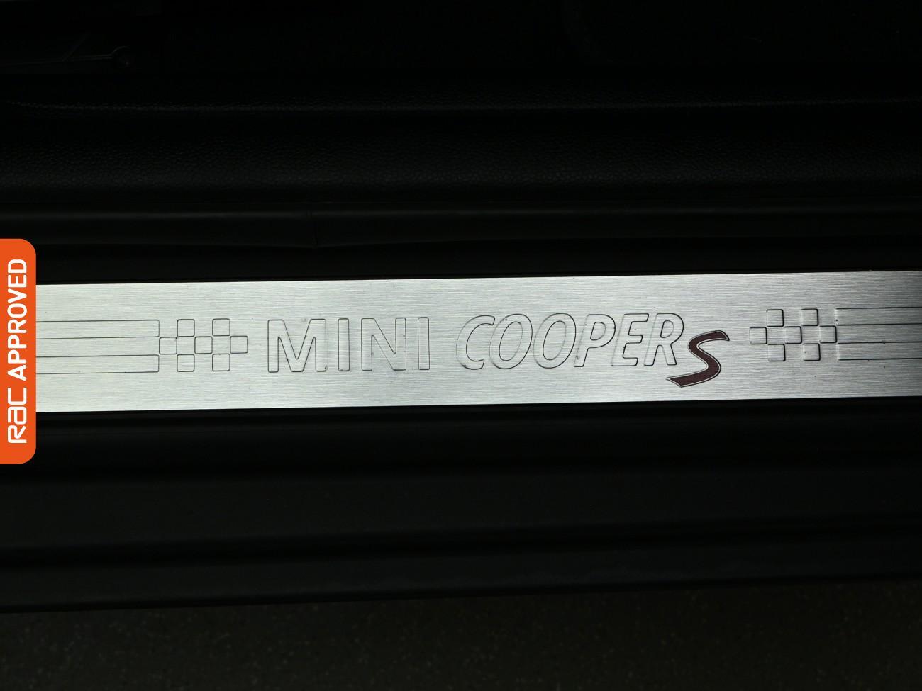 Mini Hatch view 24